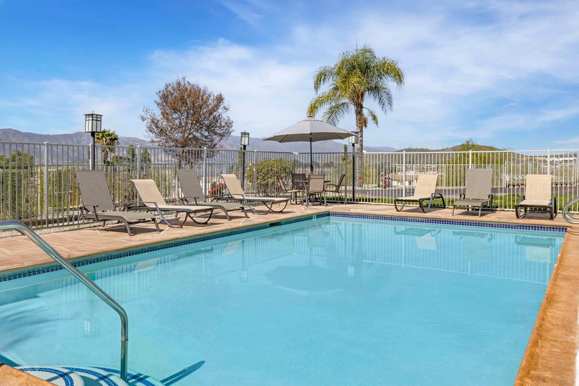 Best Western Plus Lake Elsinore Inn&Suites Exterior foto