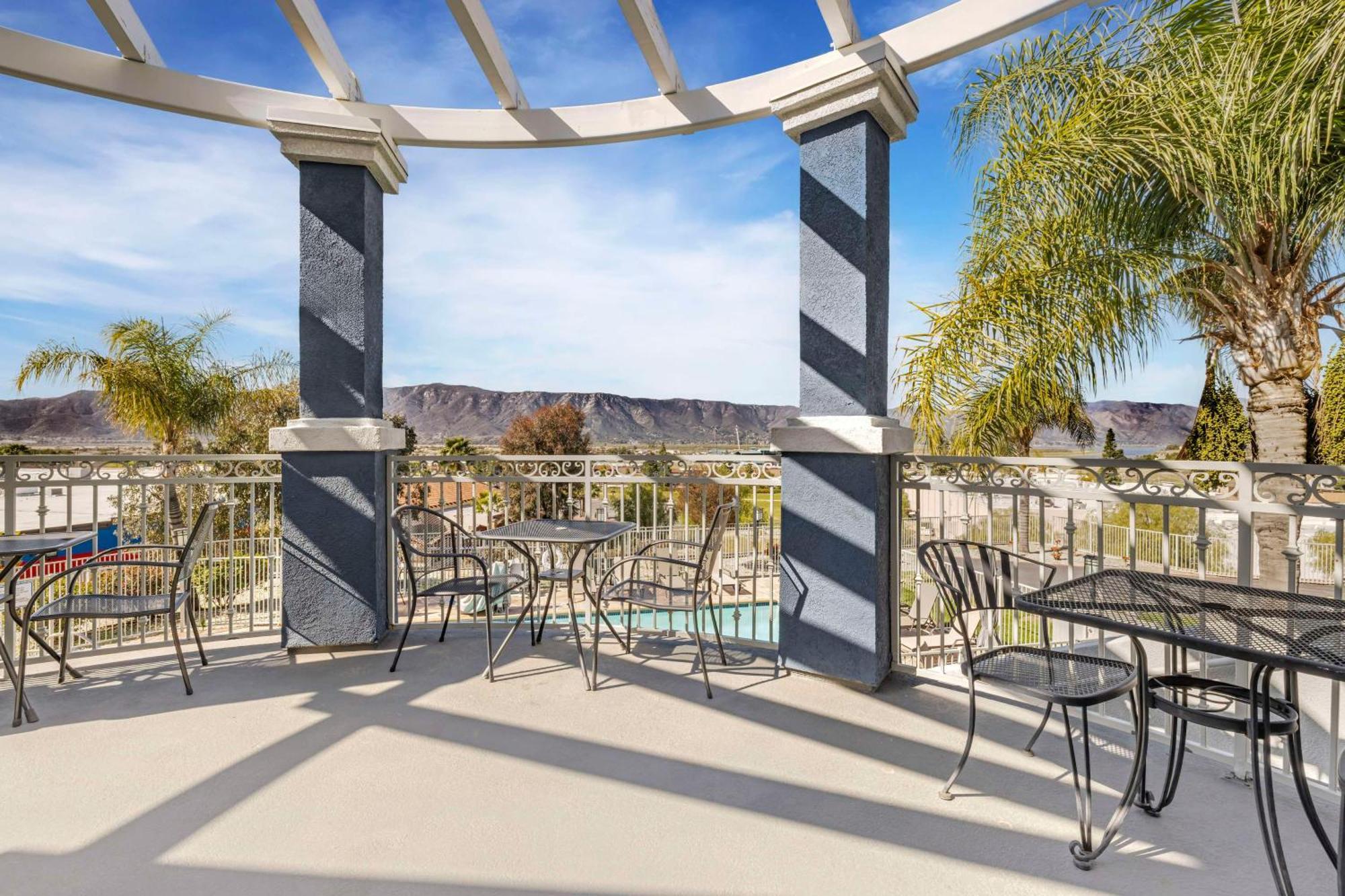 Best Western Plus Lake Elsinore Inn&Suites Exterior foto